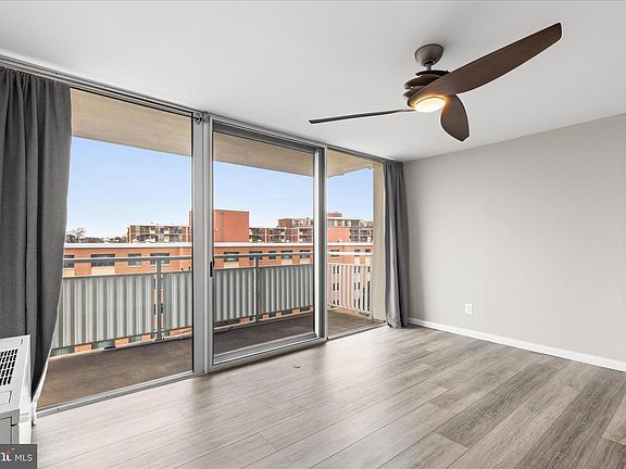 5th image of 1301 S Arlington Ridge Rd APT 609