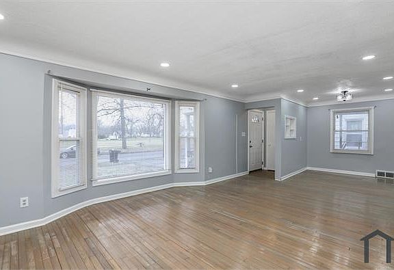 2nd image of 20068 Lindsay St