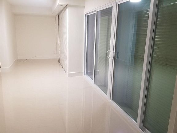 3rd image of 20301 NE 30th Ave #1165