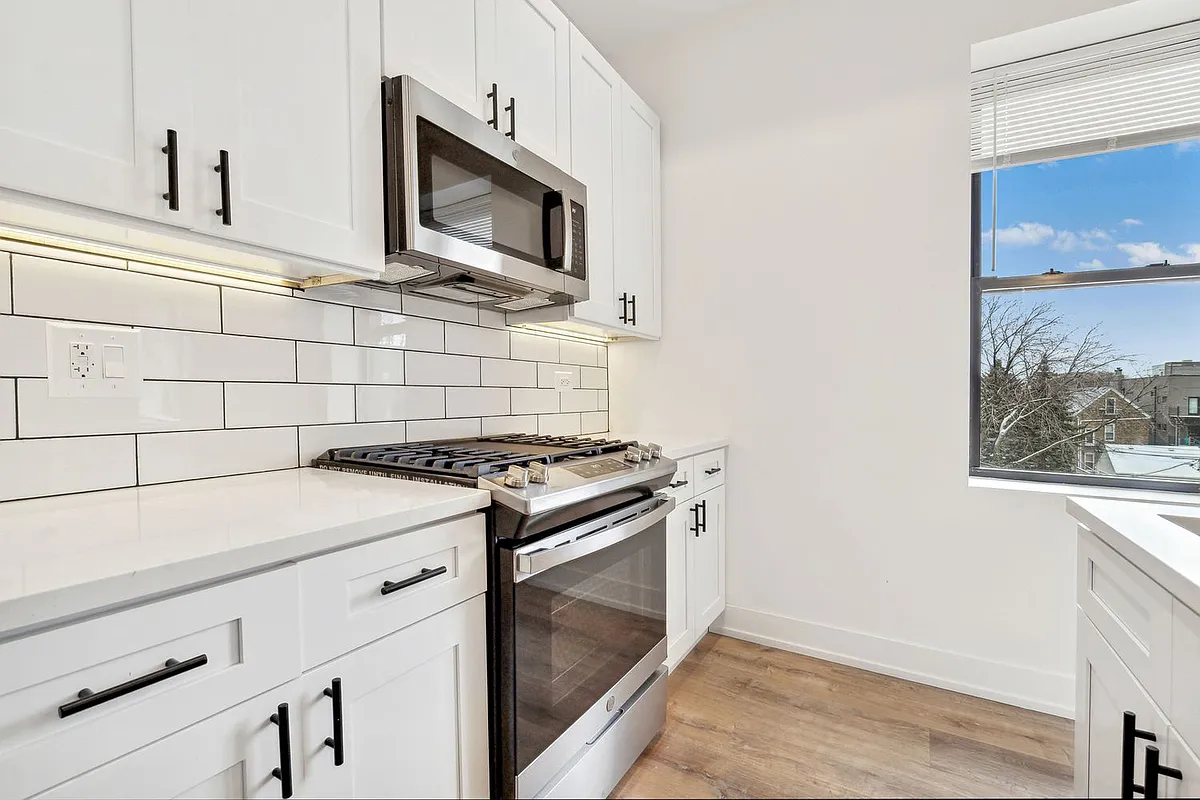 Building Photo - 2219 N Hamilton Ave #3