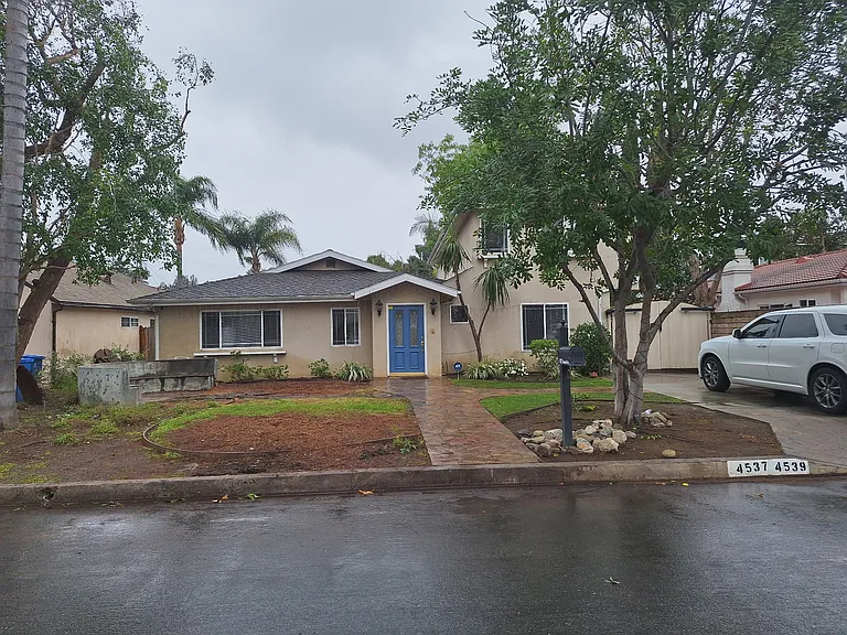 4537 Mammoth Ave — Photo 2