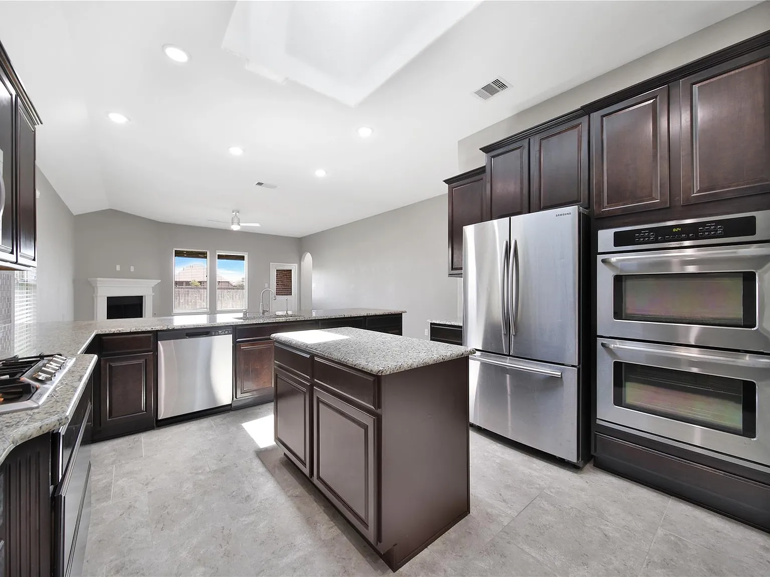 3 bed, 2.5 bath, 2276 sqft, $2,700 — Photo 4