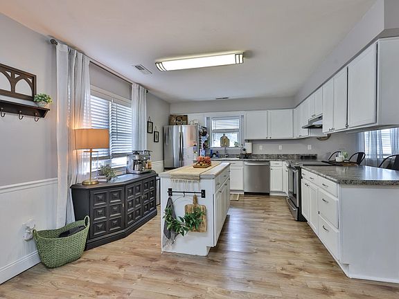 4th image of 4592 Lomax Ct. #4592