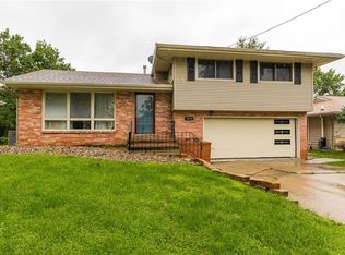 3020 Bel Aire Rd, Des Moines, IA 50310