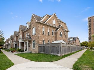 118 Mary Chapman Blvd, Toronto, ON M9M 0B3