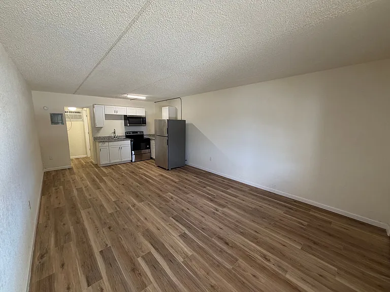 Driftwood Apartments 1280 Whitfield Ave Sarasota, FL 34243 — Photo 3