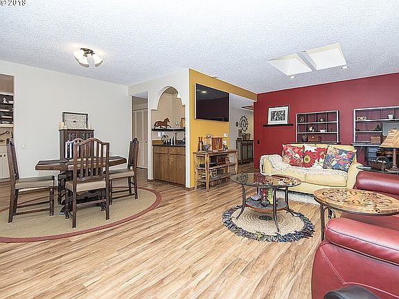 4th image of 15925 SW Greens Way