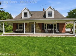 11025 Hamburg Rd, Whitmore Lake, MI 48189