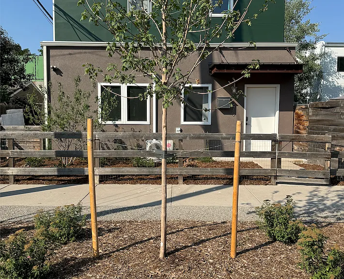 1070 33rd St — Photo 1