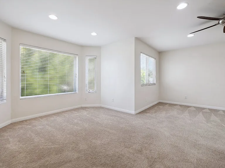 526 Houston Dr — Photo 15