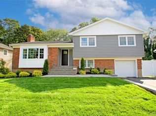 16 Eleanor Rd, Plainview, NY 11803