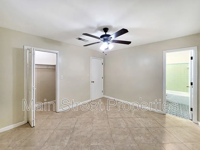 4547 Marseille Dr — Photo 16