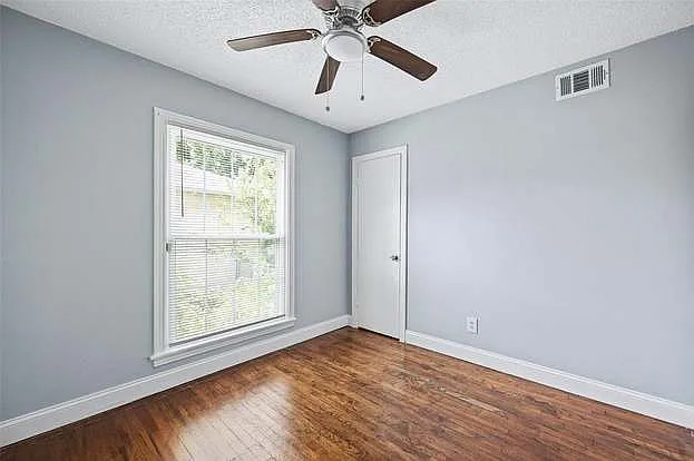 325 Paddy St — Photo 36