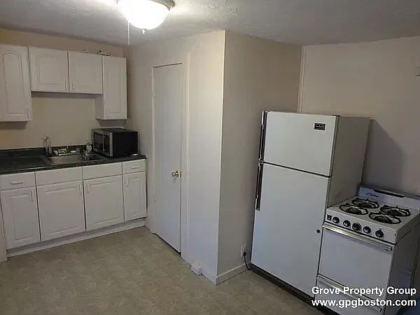 114 W 8th St