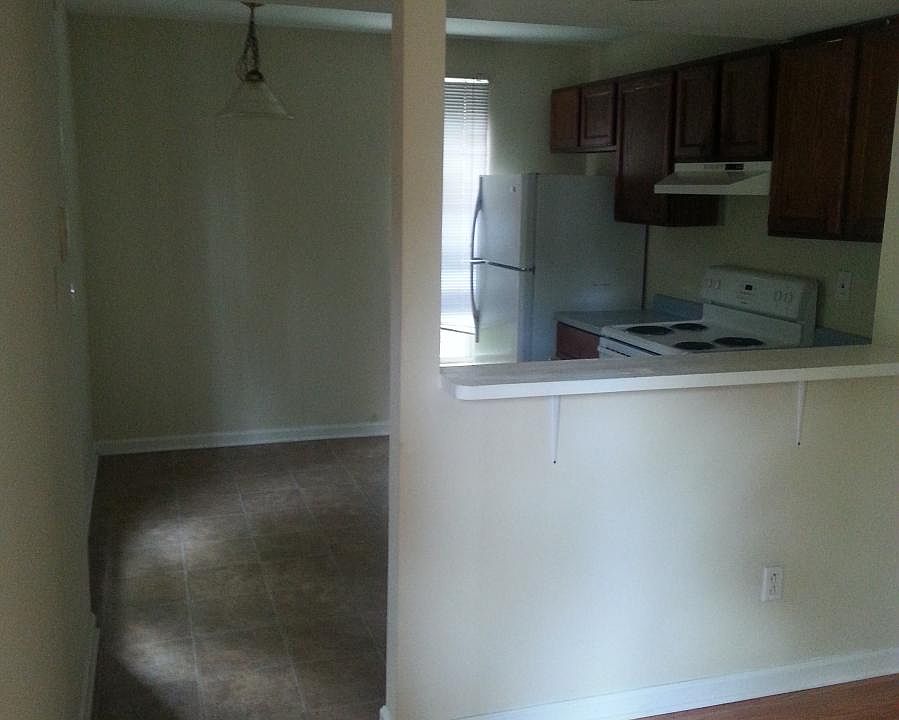 1st image of 3305 Garden Dr APT 10