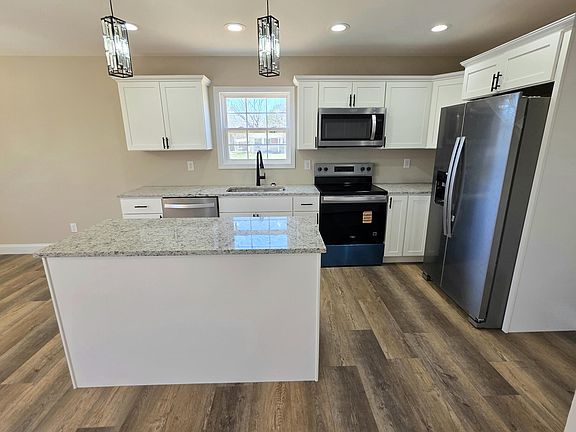 4th image of 321 Hawk Creek Rd