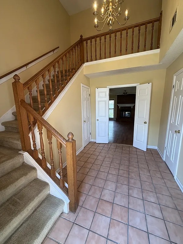 3 bed, 2.0 bath, 1728 sqft, $1,575 — Photo 2