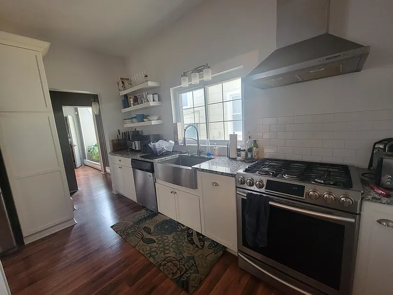 128 Richmond Ave — Photo 17