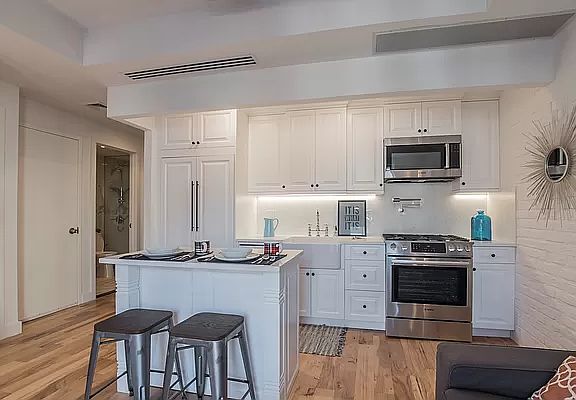 3rd image of 21 N Henry St #2F