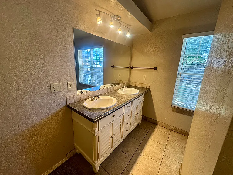1333 White Oak Rd — Photo 8