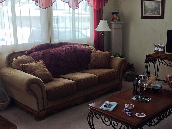 4th image of 444 Wilshire Dr