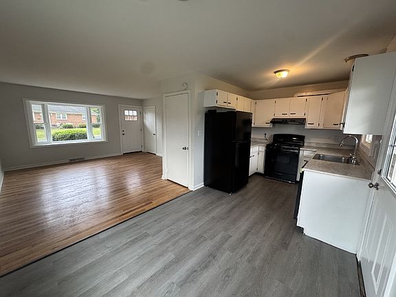 3rd image of 118 Richards Ave