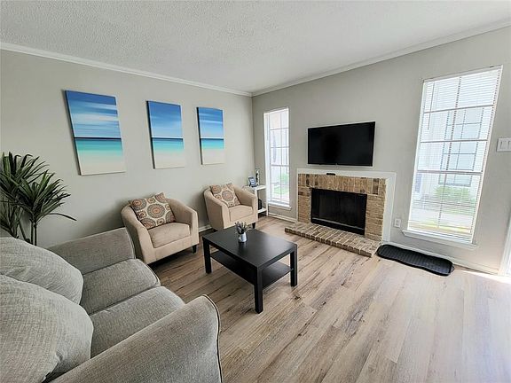 3rd image of 925 Sealy St #4