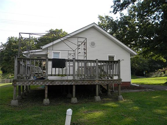 4th image of 727 E Lake Blvd