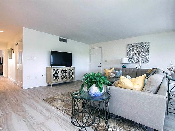 5th image of 1340 Middle Gulf Dr Unit 6D