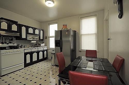 4th image of 2586 41st St