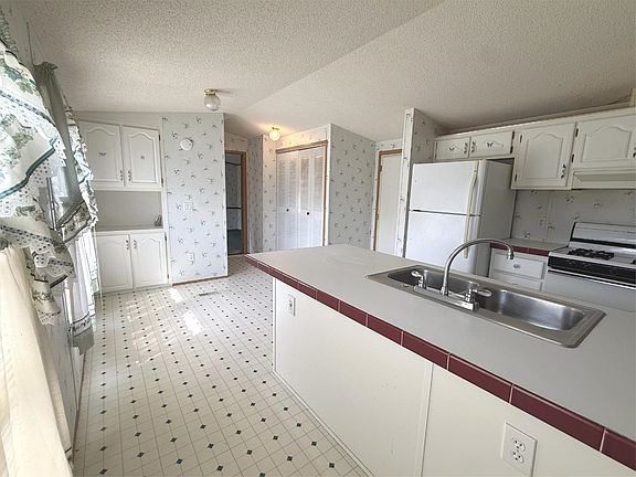 5th image of 77 Estates Drive