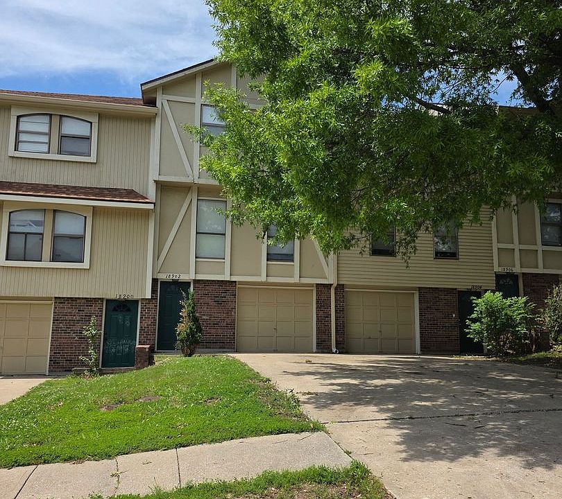 1st image of 18902 Manor Dr