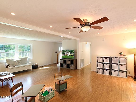 5th image of 8052 Camberley Dr