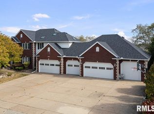 2924 E 45th Ct, Davenport, IA 52807