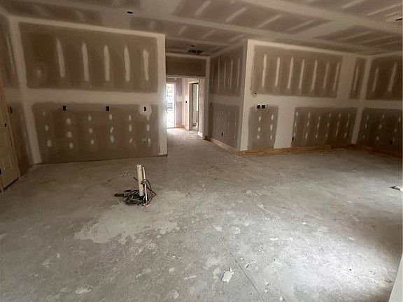 5th image of 307 Barberry Rd