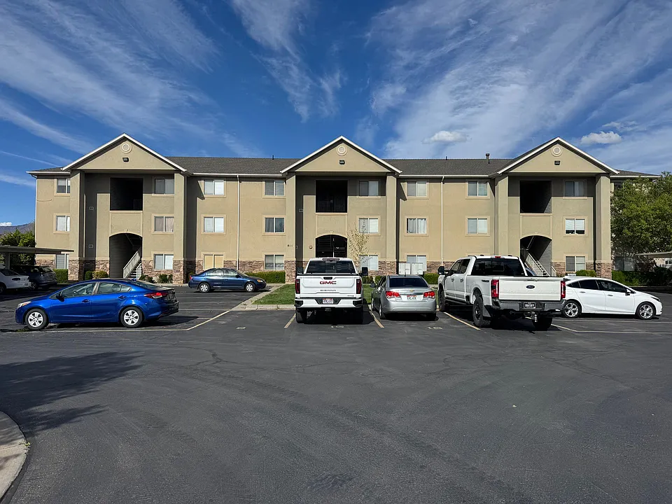 811 S Main St