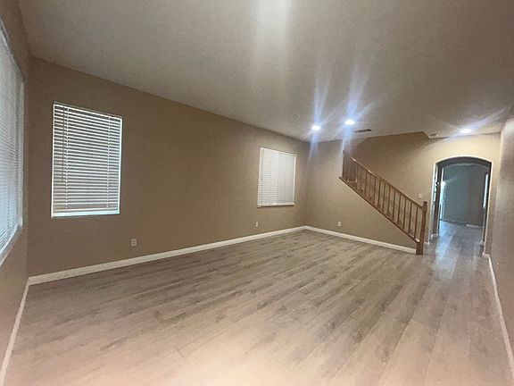 3rd image of 8209 Jasmine Dr
