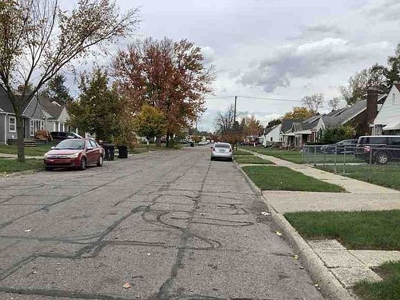Exterior Neighborhood (street photo)