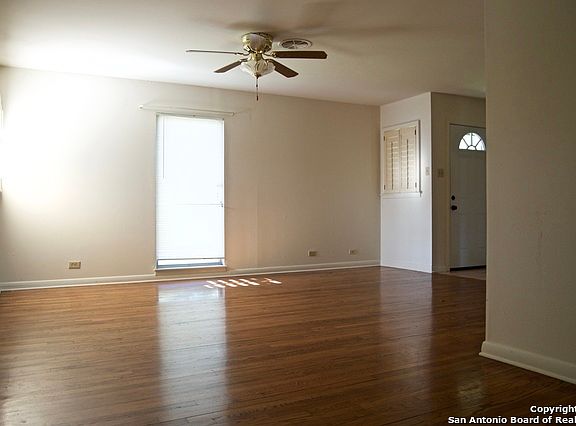 5th image of 118 Waxwood Ln