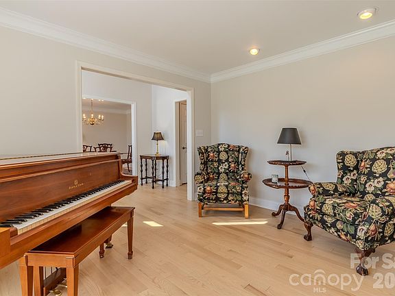 5th image of 1409 Merrimont Ave