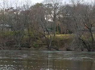 137 W River St, Rockton, IL 61072