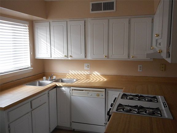 5th image of 3005 Beachcomber Dr #A