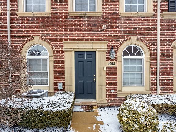 2nd image of 45681 Graystone Ln #22