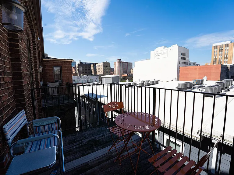 125 W. Saratoga St — Photo 14