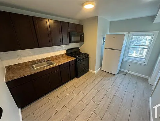 675 Summer Ave #3 — Photo 1