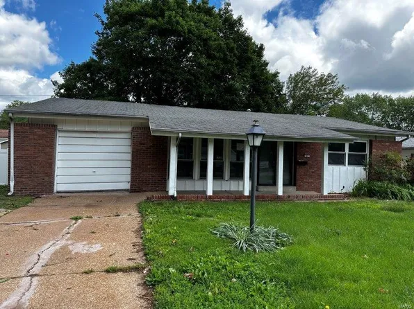 607 Coach Light Ln, Hazelwood, MO 63042