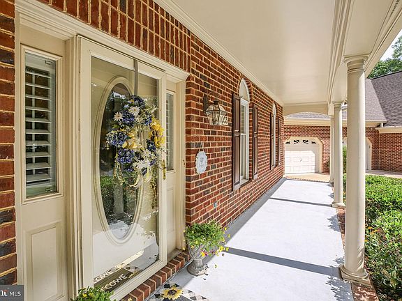 4th image of 10033 Altamont Cir