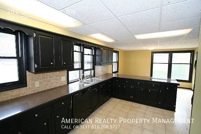 5 bed, 2312 sqft, $3,000 — Photo 2