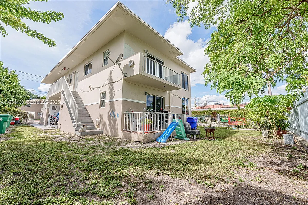 Building Photo - 621 SW 15th Ave #4