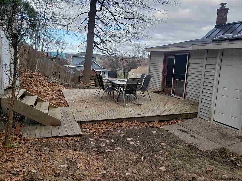2nd image of 19 ST VINCENTS Avenue